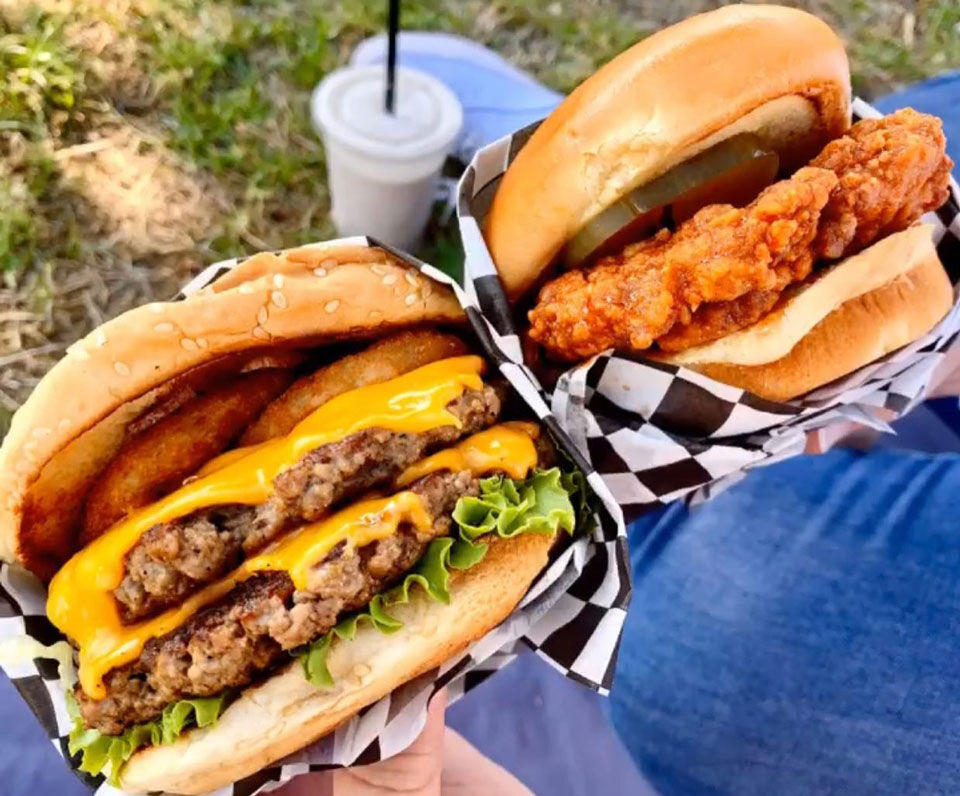Courtesy-of-Malibu's-Burgers1.jpg